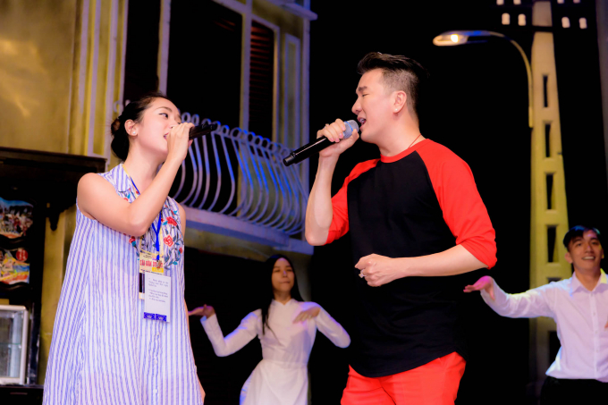 Đ&agrave;m Vĩnh Hưng c&ugrave;ng d&agrave;n sao kh&aacute;ch mời đ&igrave;nh đ&aacute;m hội ngộ trước giờ G