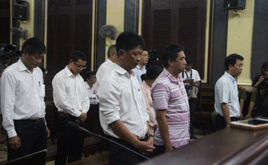 C&aacute;c bị c&aacute;o tại t&ograve;a. (Ảnh: b&aacute;o Người lao động)