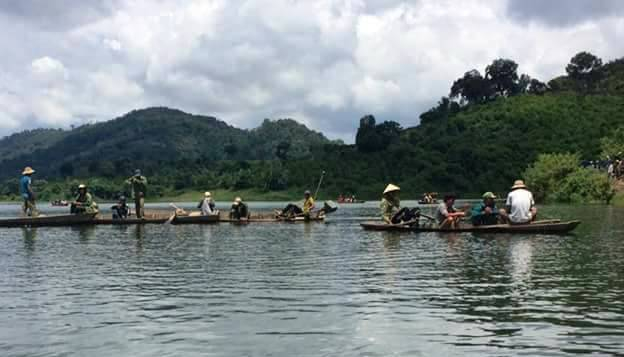 Lực lượng cứu hộ v&agrave; người d&acirc;n đ&atilde; t&igrave;m được thi thể nạn nhận