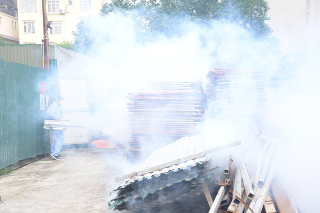 B&ecirc;n cạnh diễn biến sốt xuất huyết phức tạp, tay ch&acirc;n miệng cũng rất đ&aacute;ng lo ngại khi đang c&oacute; xu hướng gia tăng.