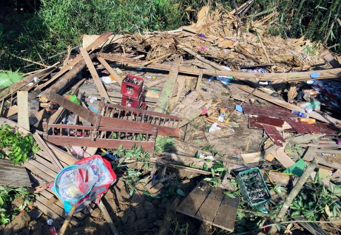 Nhiều ng&ocirc;i nh&agrave; bị v&ugrave;i lấp trong mưa b&atilde;o tại tỉnh Bắc Kạn.