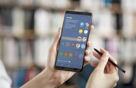 T&iacute;nh năng n&agrave;y được gọi l&agrave; App Pair v&agrave; l&agrave; một phần của t&iacute;nh năng Edge screen. Sử dụng t&iacute;nh năng n&agrave;y, người d&ugrave;ng c&oacute; thể chọn v&agrave; gh&eacute;p hai ứng dụng với nhau tr&ecirc;n m&agrave;n h&igrave;nh cạnh để mở 2 ứng dụng c&ugrave;ng l&uacute;c tr&ecirc;n 2 cửa sổ ri&ecirc;ng biệt. Người d&ugrave;ng c&oacute; thể tạo cặp bất kỳ hai ứng dụng n&agrave;o, miễn l&agrave; c&aacute;c ứng dụng đ&oacute; hỗ trợ chế độ Multiwindow.