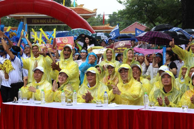 Niềm vui tại điểm cầu Quảng Trị sau khi Nhật Minh giải m&atilde; được từ kh&oacute;a. Ảnh D&acirc;n tr&iacute;.