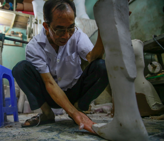 Đem ch&acirc;n tặng khắp thế gian