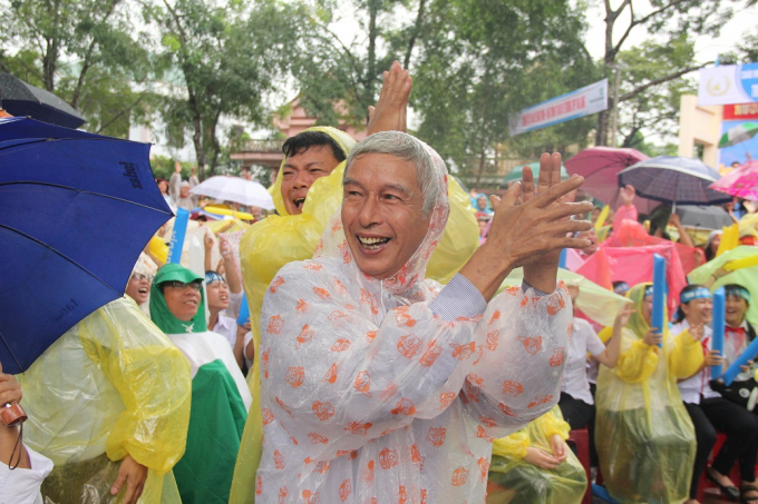 Nhiều người bật kh&oacute;c v&igrave; qu&aacute; vui sướng trước chiến thắng của Nhật Minh.