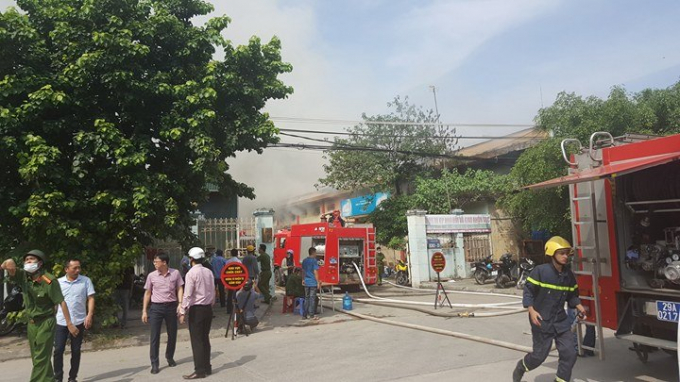 Hiện trường vụ ch&aacute;y lớn tại cảng H&agrave; Nội