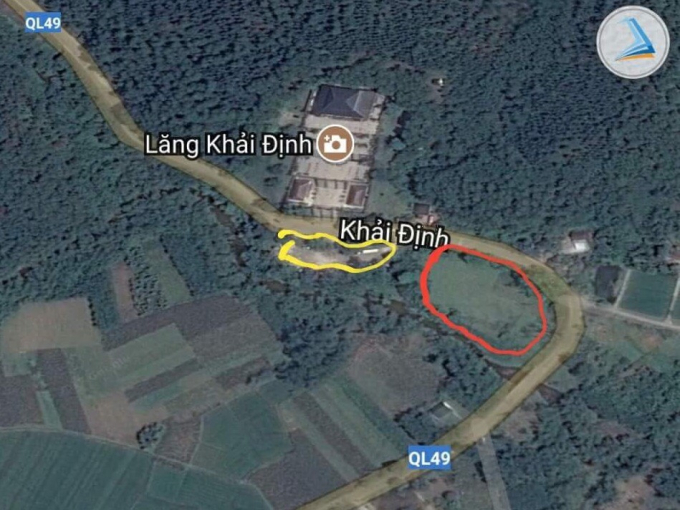 Vị tr&iacute; khoan m&agrave;u v&agrave;ng l&agrave; b&atilde;i đỗ xe cũ, khoanh m&agrave;u đỏ l&agrave; dự &aacute;n b&atilde;i xe đỗ mới.