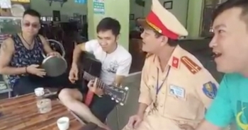 CSGT song ca cùng người vi phạm tốc độ
