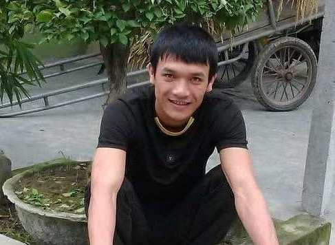 V&otilde; Văn Ho&agrave;ng người bị c&aacute;o buộc đ&atilde; &eacute;p chủ m&aacute;y gặt phải đ&oacute;ng tiền bảo k&ecirc;.