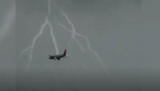 Máy bay B787 bị sét đánh khi đang hạ cánh tại Nội Bài