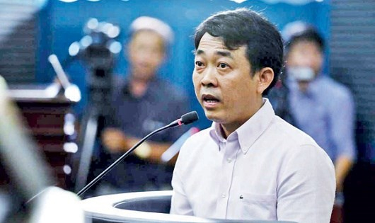 Nguyễn Minh H&ugrave;ng, nguy&ecirc;n Tổng gi&aacute;m đốc C&ocirc;ng ty CP VN Pharma trước v&agrave;nh m&oacute;ng ngựa.