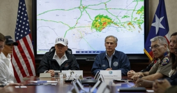 Tổng thống Trump vào tâm bão lũ tại Texas