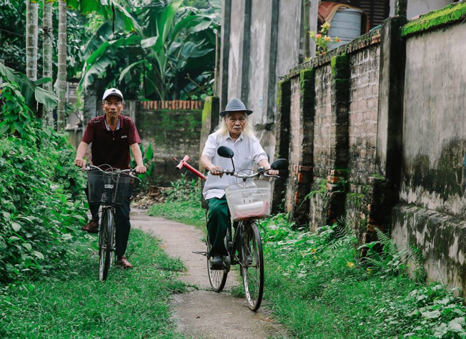 &Ocirc;ng Đỗ Quang Mạc c&ugrave;ng đồng đội của m&igrave;nh