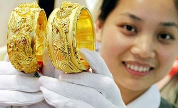 Giá vàng hôm nay 31/8:  Vàng hạ nhiệt, USD phục hồi