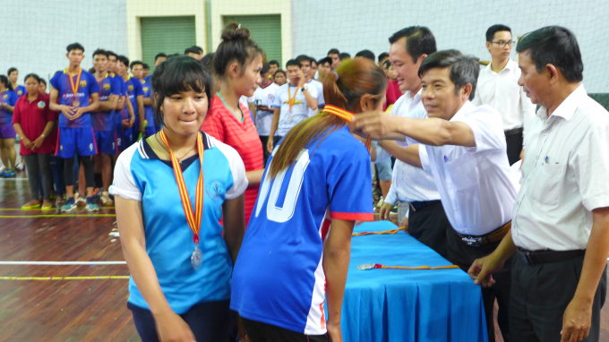 Li&ecirc;n hoan l&agrave; dịp c&aacute;c đồng b&agrave;o d&acirc;n tộc tr&ecirc;n địa b&agrave;n tỉnh được hội tụ so t&agrave;i cũng như đẩy mạnh t&igrave;nh đo&agrave;n kết giữa c&aacute;c d&acirc;n tộc với nhau.