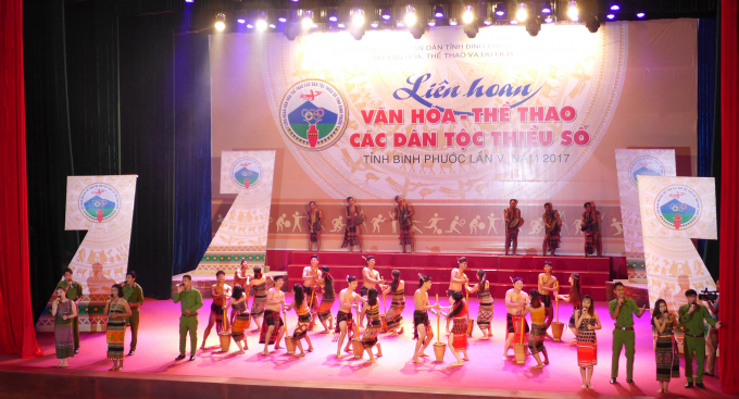 C&aacute;c chương tr&igrave;nh ca m&uacute;a nhạc v&agrave; tr&igrave;nh diễn trang phục truyền thống d&acirc;n tộc&nbsp;