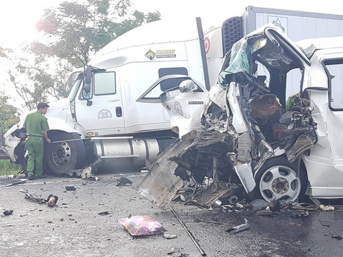 T&agrave;i xế ngủ gục v&igrave; chạy qu&aacute; giờ: Kh&oacute; quản l&yacute;