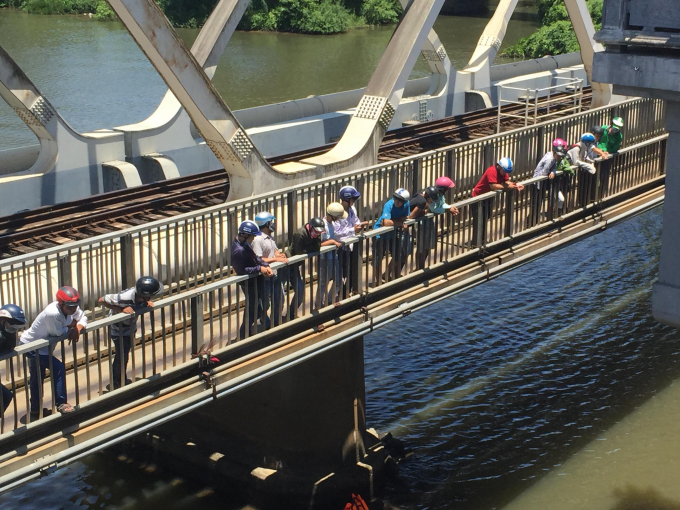 Hiện trường nơi người c&ocirc; g&aacute;i nhảy cầu.