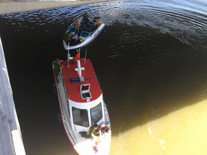 Lực lượng chức năng đang nỗ lực t&igrave;m kiếm thi thể c&ocirc; g&aacute;i.