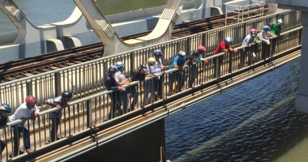 Huế: Cô gái bất ngờ nhảy cầu tự tử sau khi khám bệnh