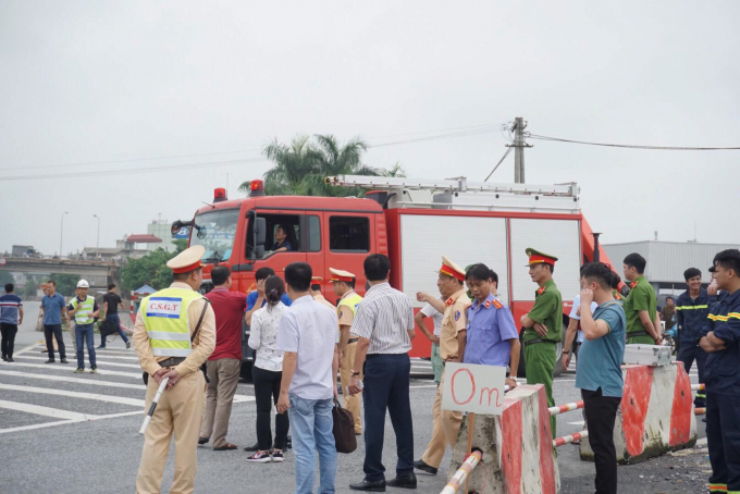 S&aacute;ng nay 1/8, Ph&ograve;ng Cảnh s&aacute;t h&igrave;nh sự, C&ocirc;ng an TP H&agrave; Nội đ&atilde; phối hợp c&ugrave;ng c&aacute;c cơ quan chức năng dựng lại hiện trường vụ tai nạn.