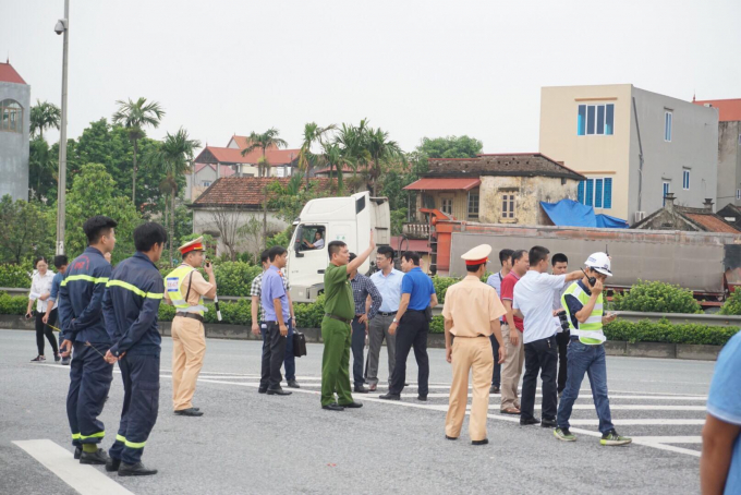 H&agrave; Nội:  Dựng lại hiện trường vụ xe kh&aacute;ch t&ocirc;ng xe cứu hỏa tr&ecirc;n cao tốc Ph&aacute;p V&acirc;n