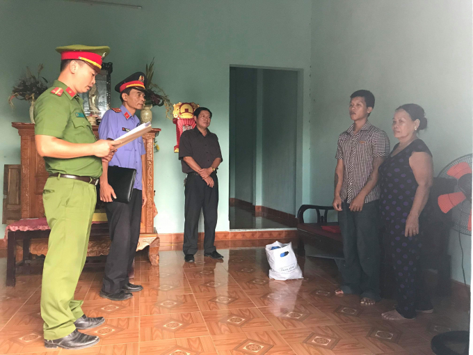 Cơ quan chức năng đọc lệnh bắt T&agrave;i.