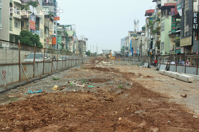 Tuy nhi&ecirc;n kh&ocirc;ng hiếm c&aacute;c khu vực vẫn đang chỉ l&agrave; b&atilde;i đất trống, chưa c&oacute; người thi c&ocirc;ng