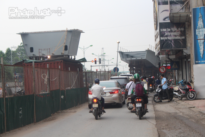 Nếu dự &aacute;n tiếp tục chậm tiến độ trong thời gian d&agrave;i tới, khu vực n&agrave;y c&oacute; thể trở th&agrave;nh điểm đen về &ugrave;n tắc giao th&ocirc;ng.