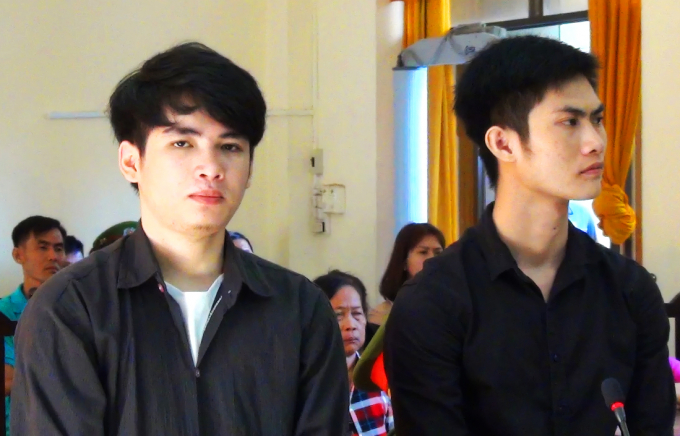 2 bị c&aacute;o Ngọc v&agrave; H&ugrave;ng Nam tại phi&ecirc;n t&ograve;a.