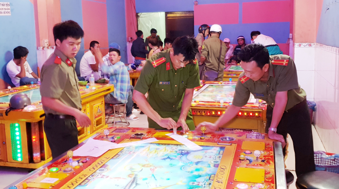 Lực lượng chức năng kiểm tra, ni&ecirc;m phong m&aacute;y chơi game.