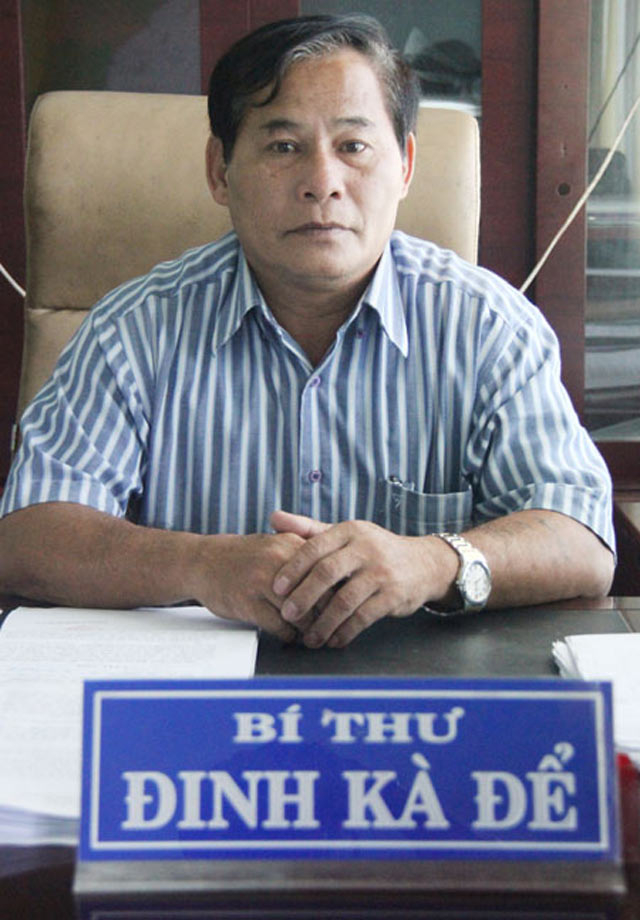 Đinh K&agrave; Để - nguy&ecirc;n B&iacute; thư Huyện ủy Sơn T&acirc;y.