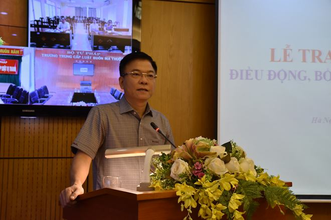 Bộ trưởng ph&aacute;t biểu giao nhiệm vụ cho t&acirc;n Ch&aacute;nh Văn ph&ograve;ng Đảng - Đo&agrave;n thể