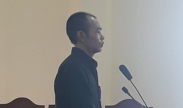 Tại phi&ecirc;n t&ograve;a, bị c&aacute;o Huy li&ecirc;n tục giữ im lặng.