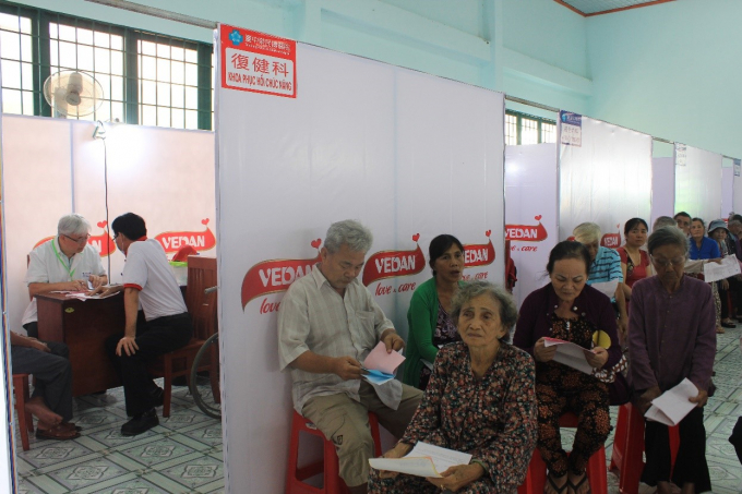 Đo&agrave;n Y B&aacute;c sĩ của Tổng Bệnh viện Vinh D&acirc;n bao gồm c&aacute;c b&aacute;c sĩ trưởng khoa, b&aacute;c sĩ nhiều năm kinh nghiệm