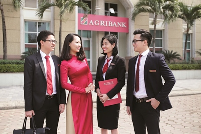 C&aacute;n bộ người lao động Agribank kh&ocirc;ng ngừng ph&aacute;t huy khả năng, tr&iacute; tuệ, t&acirc;̣n dụng ưu th&ecirc;́, phát huy sức mạnh, góp ph&acirc;̀n x&acirc;y dựng Agribank ngày càng lớn mạnh và hi&ecirc;̣n đại&nbsp;