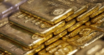 Giá vàng hôm nay 5/8: USD ổn định, vàng chao đảo