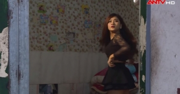 Chết… vì "dán mắt" vào váy ngắn của vợ bạn