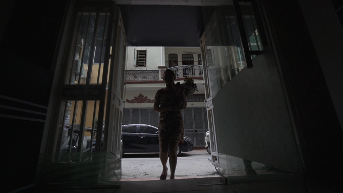 Người phụ nữ th&iacute;ch ở t&ugrave; hơn ở nh&agrave; g&acirc;y sốt tr&ecirc;n truyền h&igrave;nh