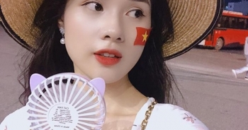 Nhan sắc gợi cảm của chân dài bị đồn yêu “cực phẩm” U23 Việt Nam