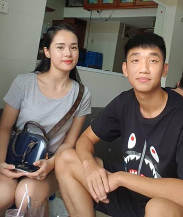 Giữa b&atilde;o tin đồn, Huyền Trang thoải m&aacute;i đi chơi c&ugrave;ng Trọng Đại.