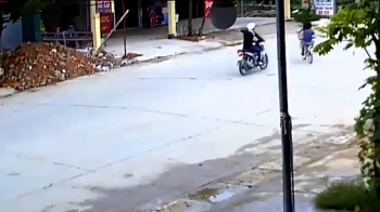 [Clip]: Không làm chủ tốc độ, nam thanh niên gây tai nạn nghiêm trọng