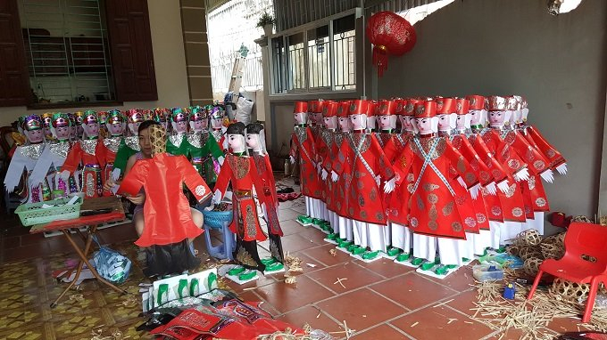 Những h&igrave;nh nộm, m&ocirc; h&igrave;nh v&agrave;ng m&atilde; được l&agrave;m chủ yếu từ nan vầu, nứa,...