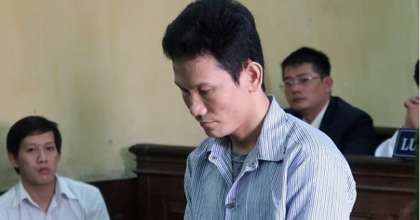 Níu kéo không thành, đè người tình xuống nền gạch để đổ thuốc diệt cỏ vào miệng