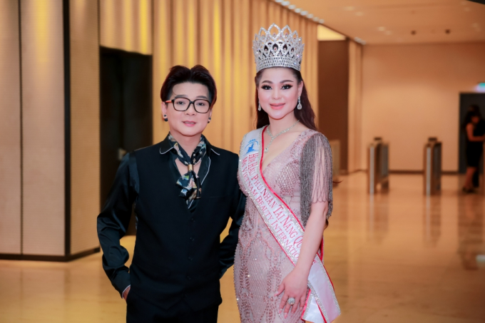 D&agrave;n sao Việt đến ch&uacute;c mừng Hoa hậu Phu nh&acirc;n Quốc tế Mỹ Li&ecirc;n