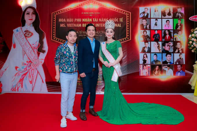D&agrave;n sao Việt đến ch&uacute;c mừng Hoa hậu Phu nh&acirc;n Quốc tế Mỹ Li&ecirc;n