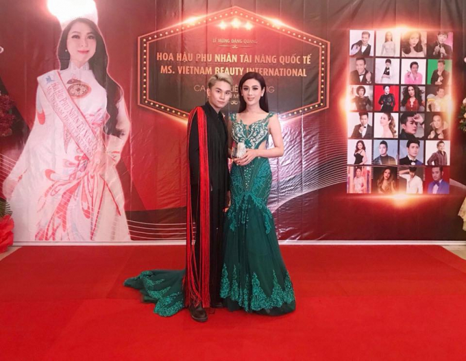 L&acirc;m Kh&aacute;nh Chi v&agrave; nhiều nghệ sĩ đến ch&uacute;c mừng Hoa hậu Mỹ Li&ecirc;n.&nbsp;