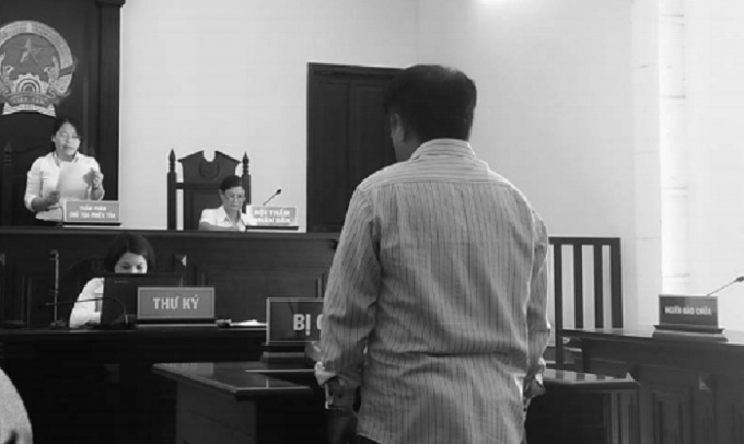 Bị c&aacute;o bị tuy&ecirc;n bản &aacute;n 10 th&aacute;ng t&ugrave;.