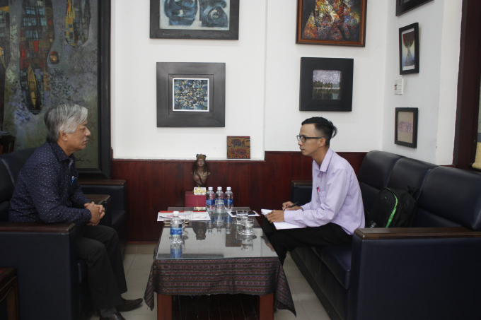 &Ocirc;ng Phan Thanh B&igrave;nh - Hiệu trưởng Trường Đại học Nghệ thuật (Đại học Huế) trao đổi với PV Ph&aacute;p luật Plus.