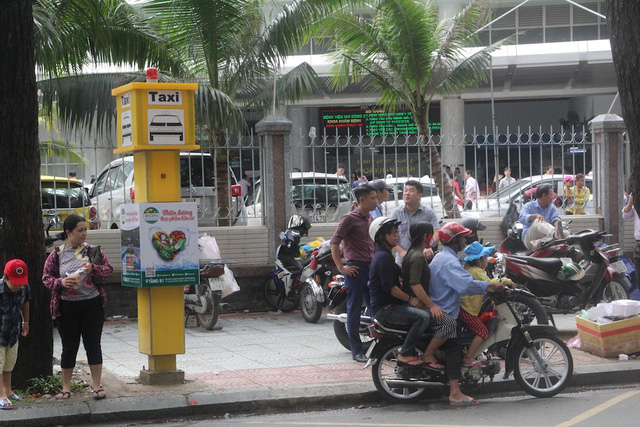 Điểm đ&oacute;n taxi trở th&agrave;nh điểm đ&oacute;n xe &ocirc;m